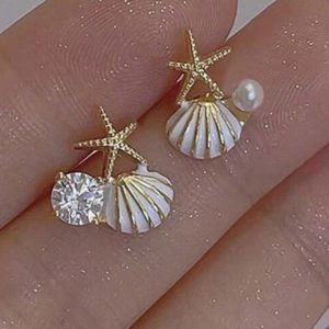 Goudkleurige schelp, ster en stras oorbellen