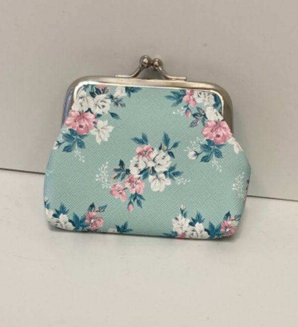Vinatage portomonee lichtblauw met witte bloemetjes