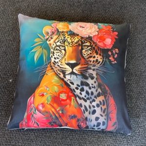 Mooi kussen met tijgerprint geel