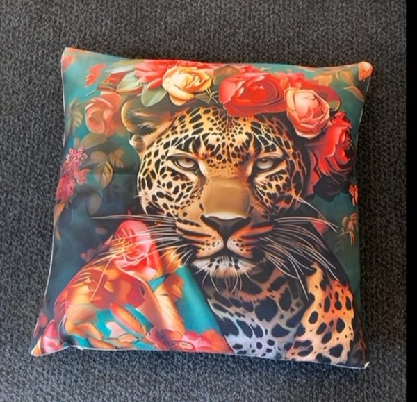 Mooi kussen met tijgerprint kleurig